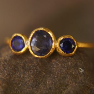 blue sapphires ring// gold sapphire ring//blue sapphire gold ring//stones ring//24k gold ring//fine gold ring//oval & circle blue sapphires