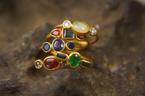 blue sapphires ring// gold sapphire ring//blue sapphire gold ring//stones ring//24k gold ring//fine gold ring//oval & circle blue sapphires