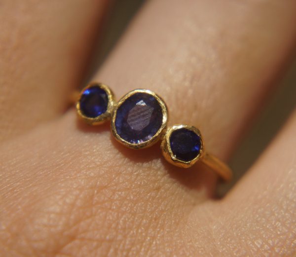 blue sapphires ring// gold sapphire ring//blue sapphire gold ring//stones ring//24k gold ring//fine gold ring//oval & circle blue sapphires