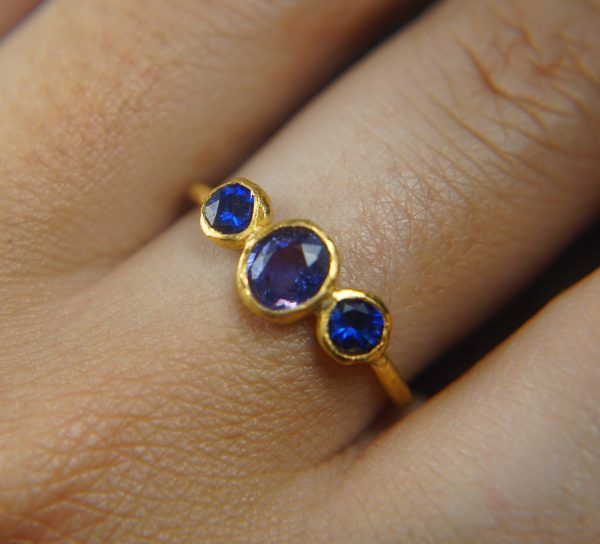 blue sapphires ring// gold sapphire ring//blue sapphire gold ring//stones ring//24k gold ring//fine gold ring//oval & circle blue sapphires
