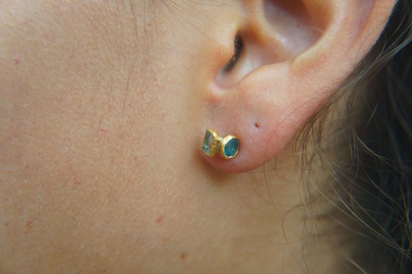 24k gold topaz and neon apatite studs//gold blue gems studs//topaz and apatite Earrings//blue earrings//24k gold jewelry
