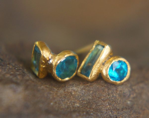 24k gold topaz and neon apatite studs//gold blue gems studs//topaz and apatite Earrings//blue earrings//24k gold jewelry
