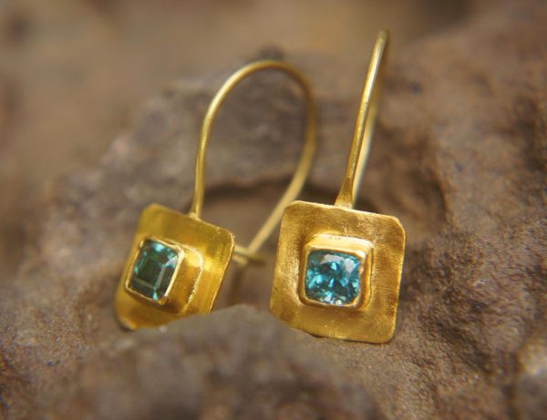 24k Natural blue Zircon gold dangle//24k solid gold earrings//handmade artisan blue Zircon earrings//24k Zircon dangle//24k blue Zircon