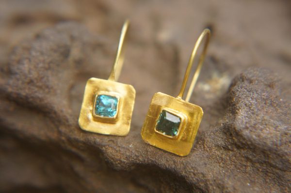 24k Natural blue Zircon gold dangle//24k solid gold earrings//handmade artisan blue Zircon earrings//24k Zircon dangle//24k blue Zircon