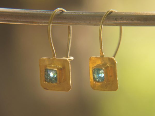24k Natural blue Zircon gold dangle//24k solid gold earrings//handmade artisan blue Zircon earrings//24k Zircon dangle//24k blue Zircon