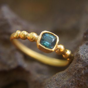 tourmaline stone pebble ring//gold nugget ring//indicolite tourmaline 24k gold ring//24k gold ring//deep blue tourmaline ring//24k gold ring