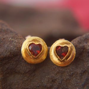24k gold studs heart and Red Garnet stone// hammered gold studs/ 24k gold earring/ Red Garnet heart studs