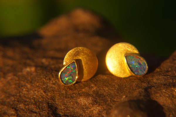 solid 24k gold//24k Australian opal Studs//gold Australian opal Earrings//gold stud earrings//24k gold earrings//opal gold studs