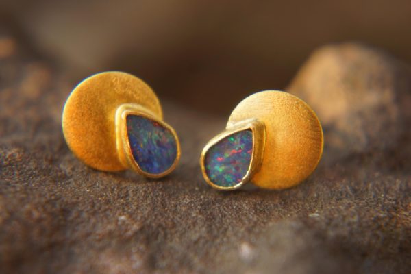 solid 24k gold//24k Australian opal Studs//gold Australian opal Earrings//gold stud earrings//24k gold earrings//opal gold studs