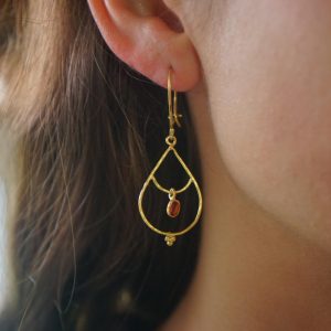 24k gold earrings//orange sapphire Earrings//Gold dangle earrings//gold nuggets earrings//gold dangle earring//sapphire gold earrings