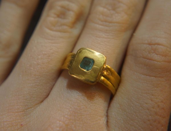 24k gold emerald ring//artisan square emerald ring//unique statement emerald gold ring//24k solid gold hand made ring//artisan jewelry