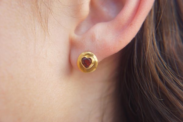 24k gold studs heart and Red Garnet stone// hammered gold studs/ 24k gold earring/ Red Garnet heart studs
