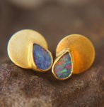 solid 24k gold//24k Australian opal Studs//gold Australian opal Earrings//gold stud earrings//24k gold earrings//opal gold studs