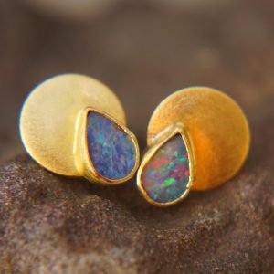 solid 24k gold//24k Australian opal Studs//gold Australian opal Earrings//gold stud earrings//24k gold earrings//opal gold studs