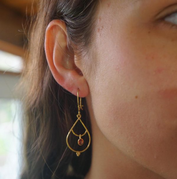 24k gold earrings//orange sapphire Earrings//Gold dangle earrings//gold nuggets earrings//gold dangle earring//sapphire gold earrings