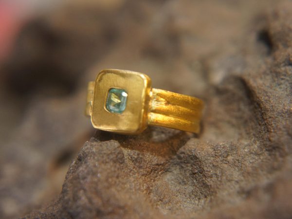 24k gold emerald ring//artisan square emerald ring//unique statement emerald gold ring//24k solid gold hand made ring//artisan jewelry